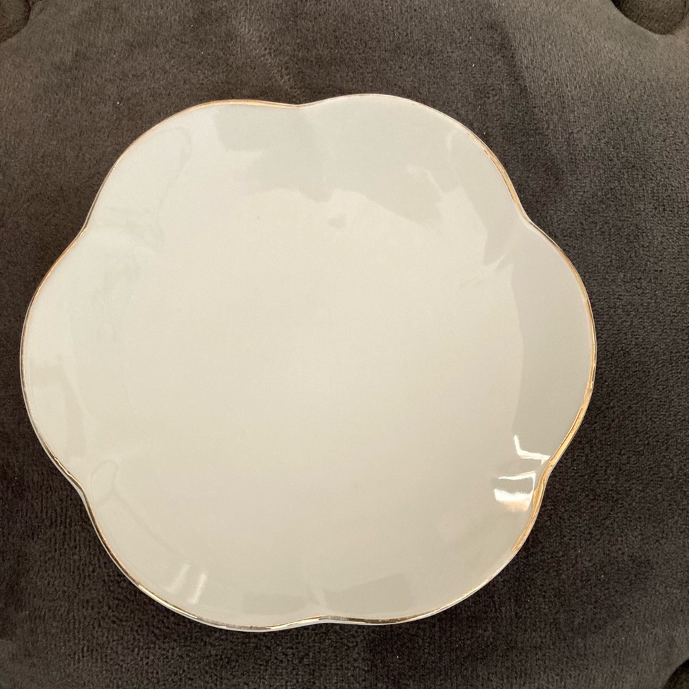 Scalloped Edge Jewelry or trinket dish with gold trim around the rim. Vintage
